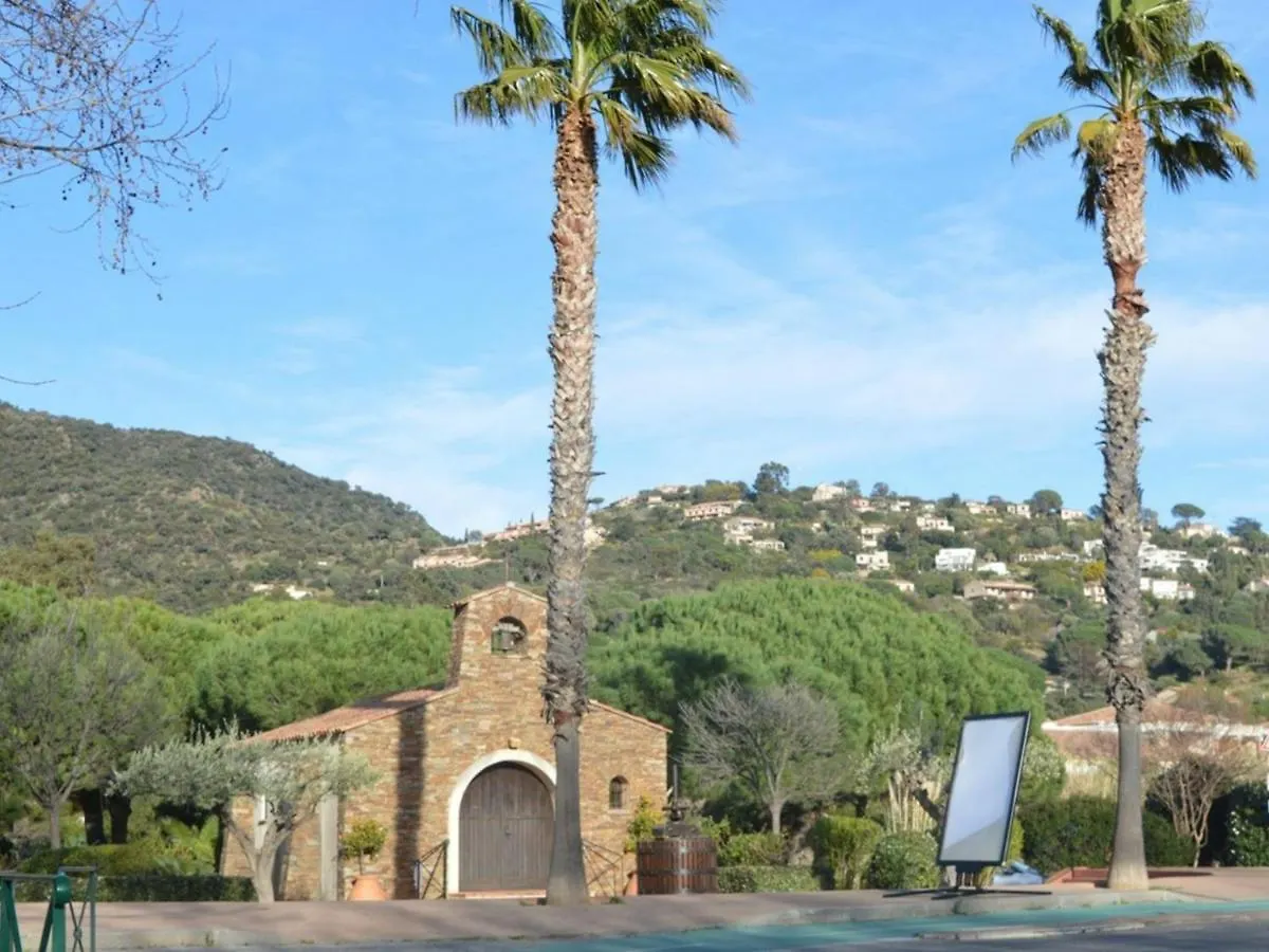 Appartement T2 Avec Terrasse Sud, Climatise, A Proximite Plage - Le Lavandou - Fr-1-251-295 0*,  France